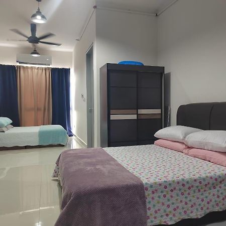 Studio Suite Homestay Klia Sepang Exterior photo